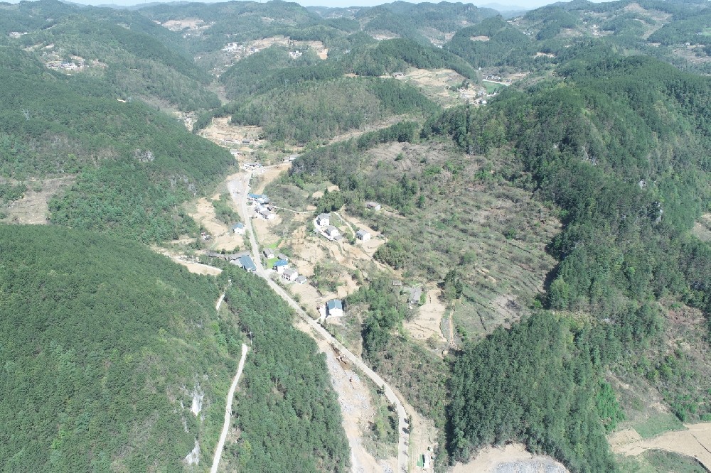 路愈寬，景愈明，可待漫慢行——朝天區(qū)曾家鎮(zhèn)（曾家場(chǎng)鎮(zhèn)至榮樂(lè)養(yǎng)生谷）段道路改建工程建設(shè)側(cè)記